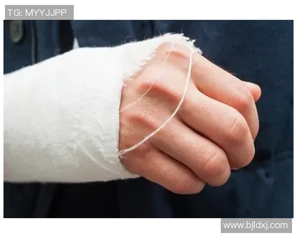 足球明星为何选择绑手指以提升比赛表现和保护手部健康的深层原因解析